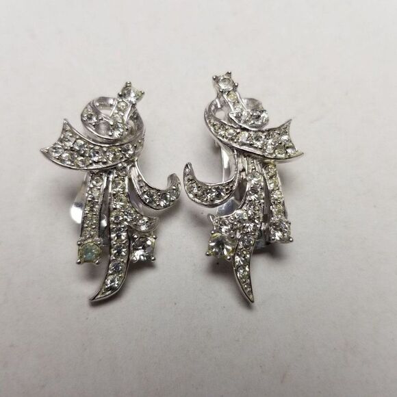Vintage Ledo Rhinestone Clip On Earrings, Silver Tone 50s 60s Sparkle, Estate - Picture 2 of 7